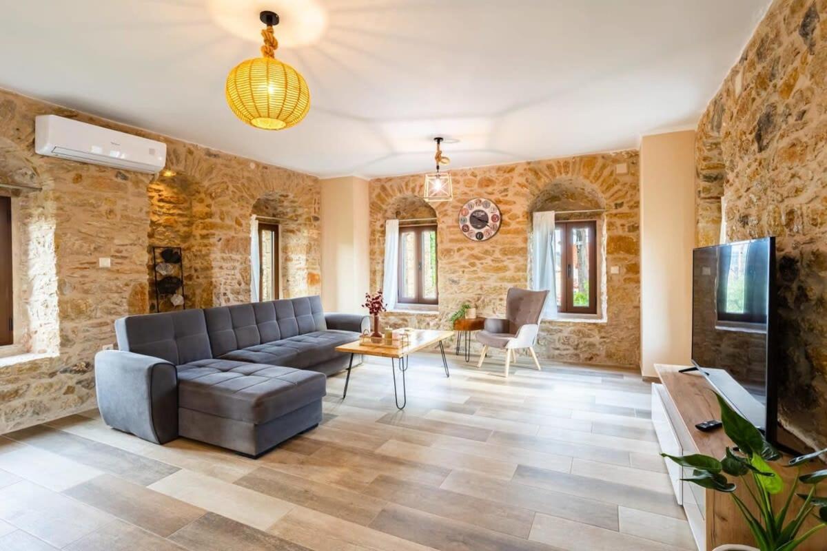 Mantineia Stone Villa-An Ethereal Getaway Megali Mantineia Екстер'єр фото