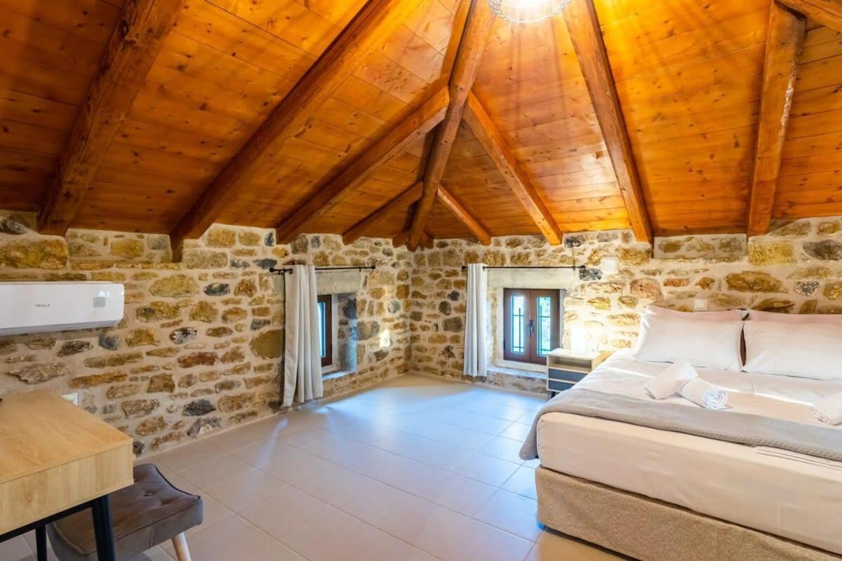 Mantineia Stone Villa-An Ethereal Getaway Megali Mantineia Екстер'єр фото